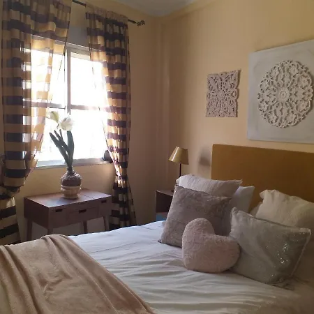 Romantic With Free Parking Apartment Sevilla