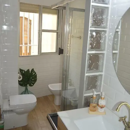 Romantic With Free Parking Apartment